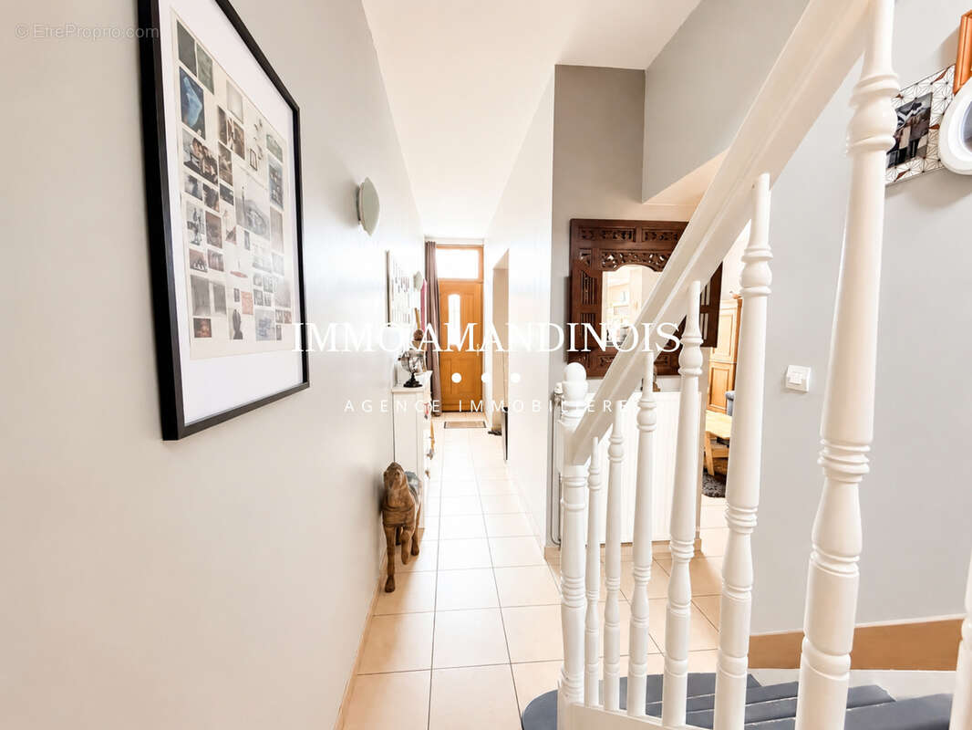 Maison de ville à Saint-Amand-les-Eaux, bâtie sur 952 m2. - photo 8