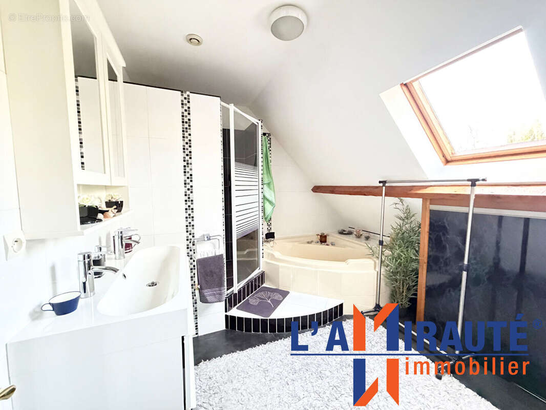 Maison à SARTROUVILLE