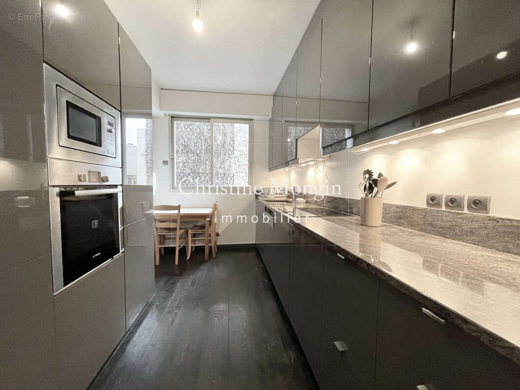 Appartement à NEUILLY-SUR-SEINE