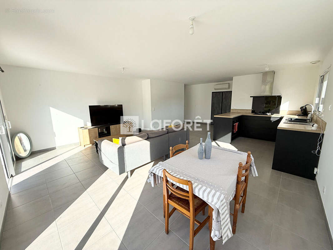 Maison à PUJOLS-SUR-CIRON