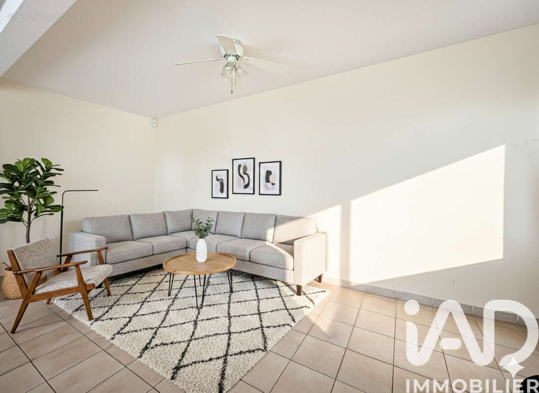 Photo 2 - Maison à LINAS