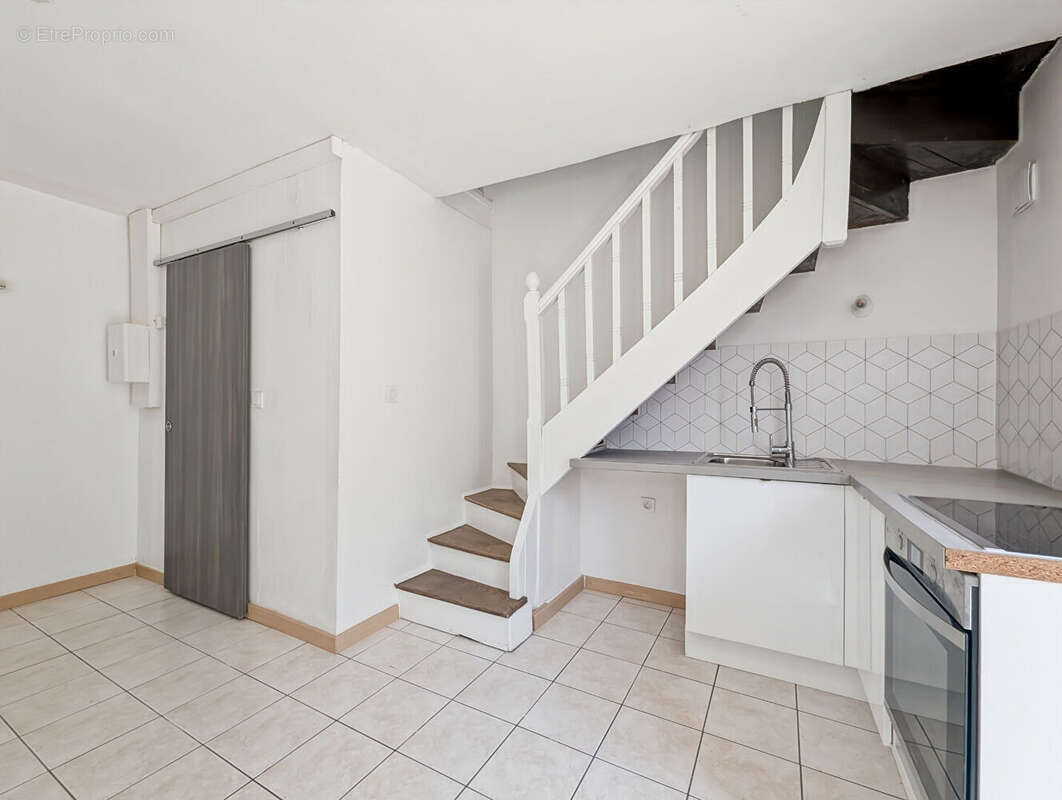 Maison au coeur de Montreuil-sur-Ille - Gare à pied  -  3 niveaux - 27 m2 - photo 7