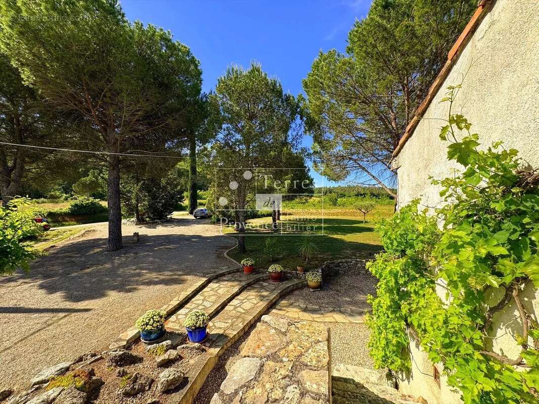 Maison à FOX-AMPHOUX