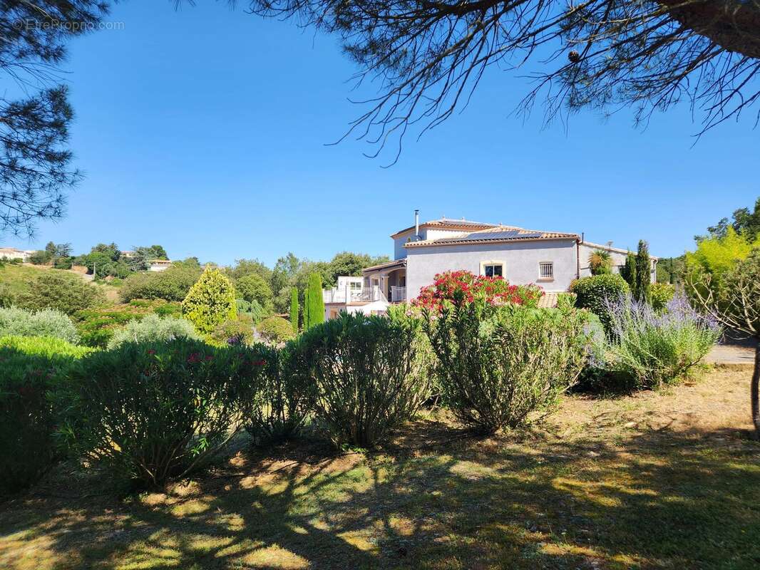 Superbe Villa de Campagne Alliant Luxe Moderne et un Magnifique Terrain - photo 23