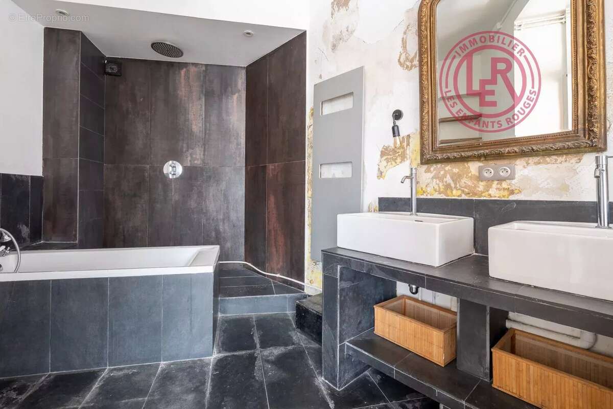 Appartement à PARIS-11E