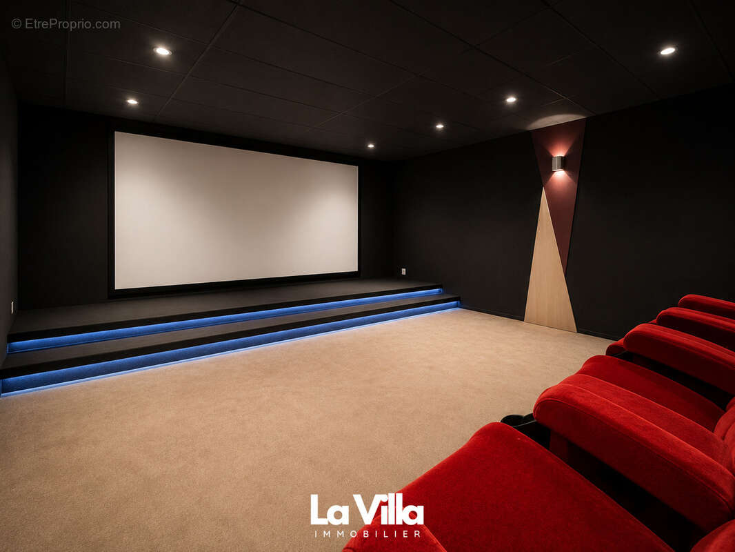 Local commercial  Nimes 660 m2 - photo 7