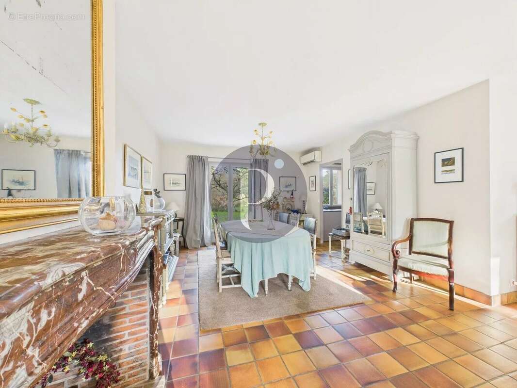 Maison à VERRIERES-LE-BUISSON