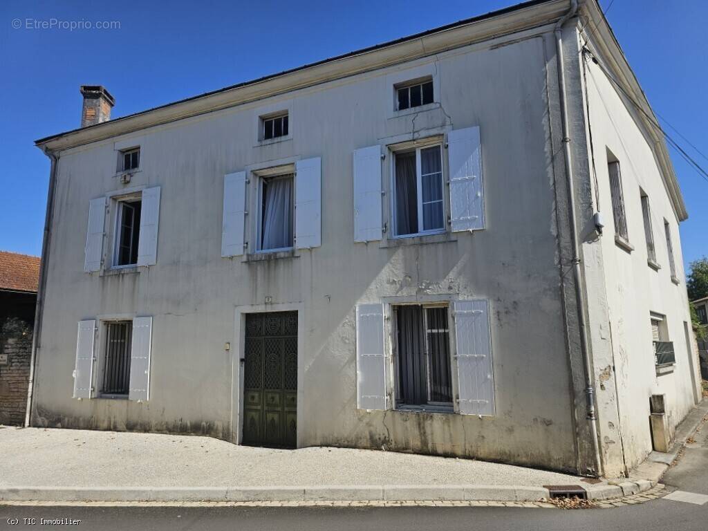 Maison à VILLEFAGNAN