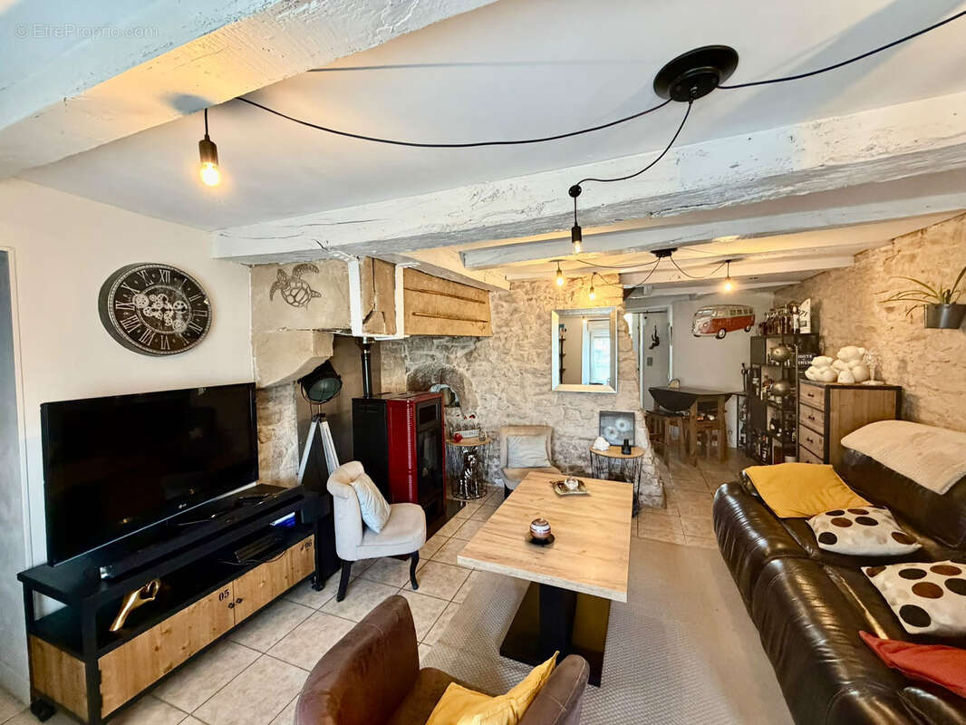 Vente charmante maison rénovée, mitoyenne, sur terrain de  24,77 ares ROYE - photo 4