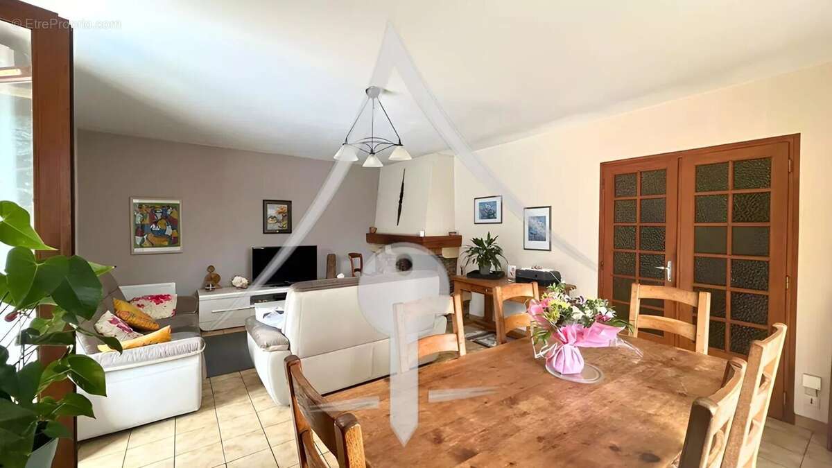 Maison à LAVERNOSE-LACASSE