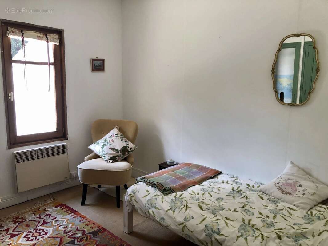 Maison à LUSSAC-LES-EGLISES