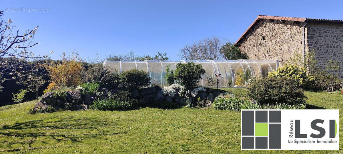 ABRI PISCINE - Maison à SAINT-DIER-D'AUVERGNE