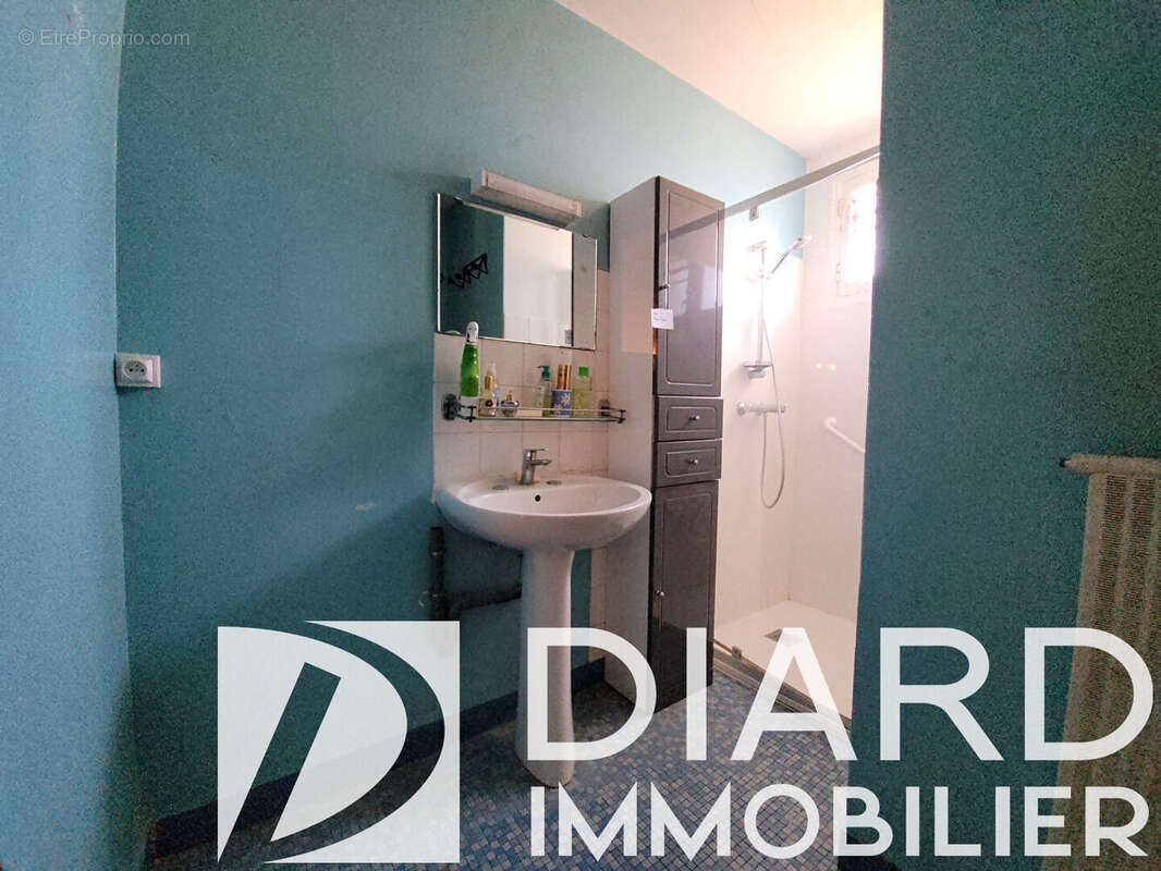 Nouveauté en exclusivité Cabinet DIard Immobilier ! Maison T5 idéalement située en plein centre de Chateaubourg - photo 7