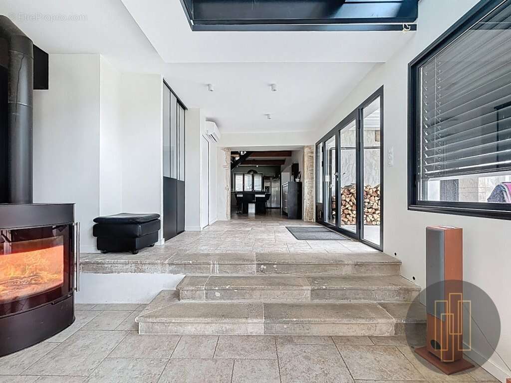 Maison à MONTMERLE-SUR-SAONE