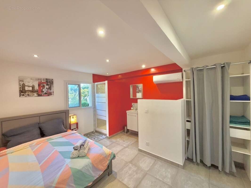 À vendre – Villa T11 d'exception avec piscine, jacuzzi et fort potentiel locatif – Mont-Vert-les-Bas (Saint-Pierre) - photo 22
