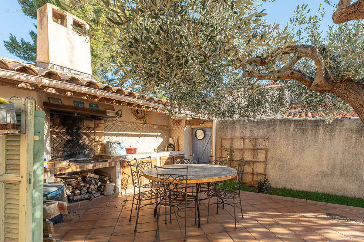 A VENDRE - Maison de plain pieds Coeur de Village T6 - Sausset-les-Pins avec garage - photo 8