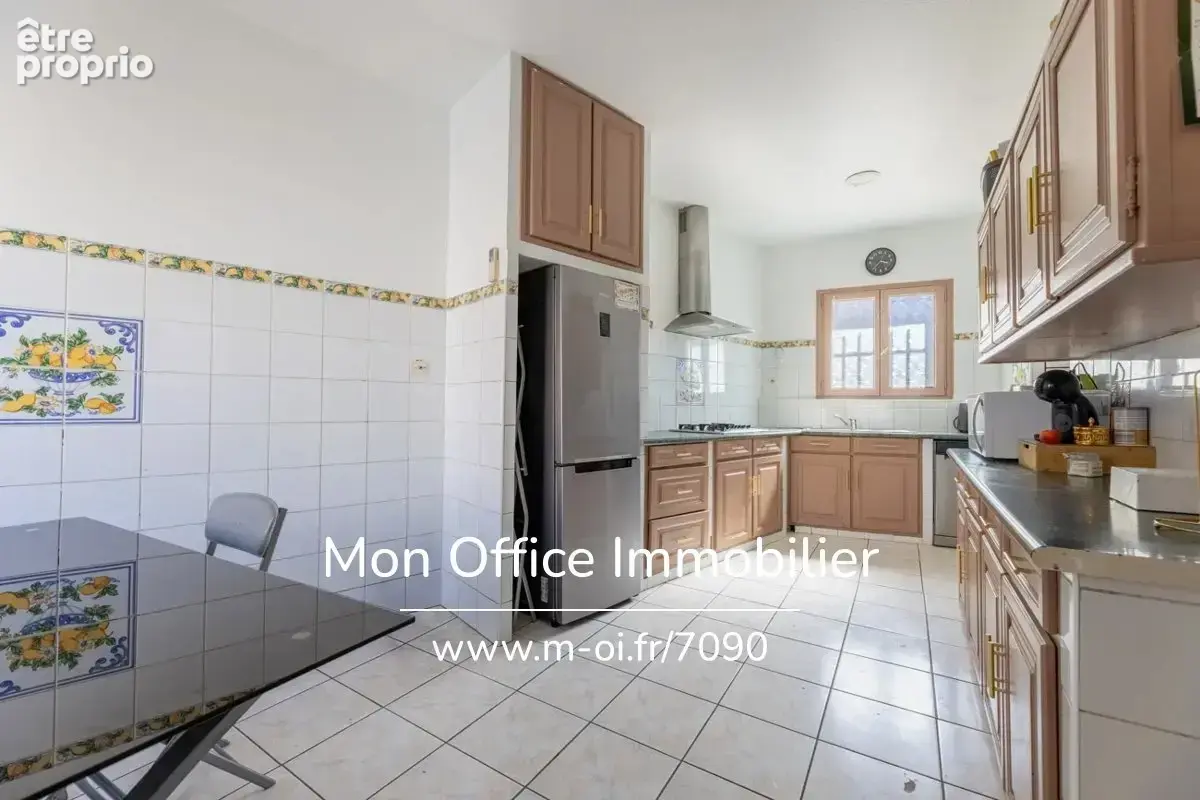 Référence : 7090-AMB - Immeuble 5 pièces avec local commercial et chambre froide - photo 3