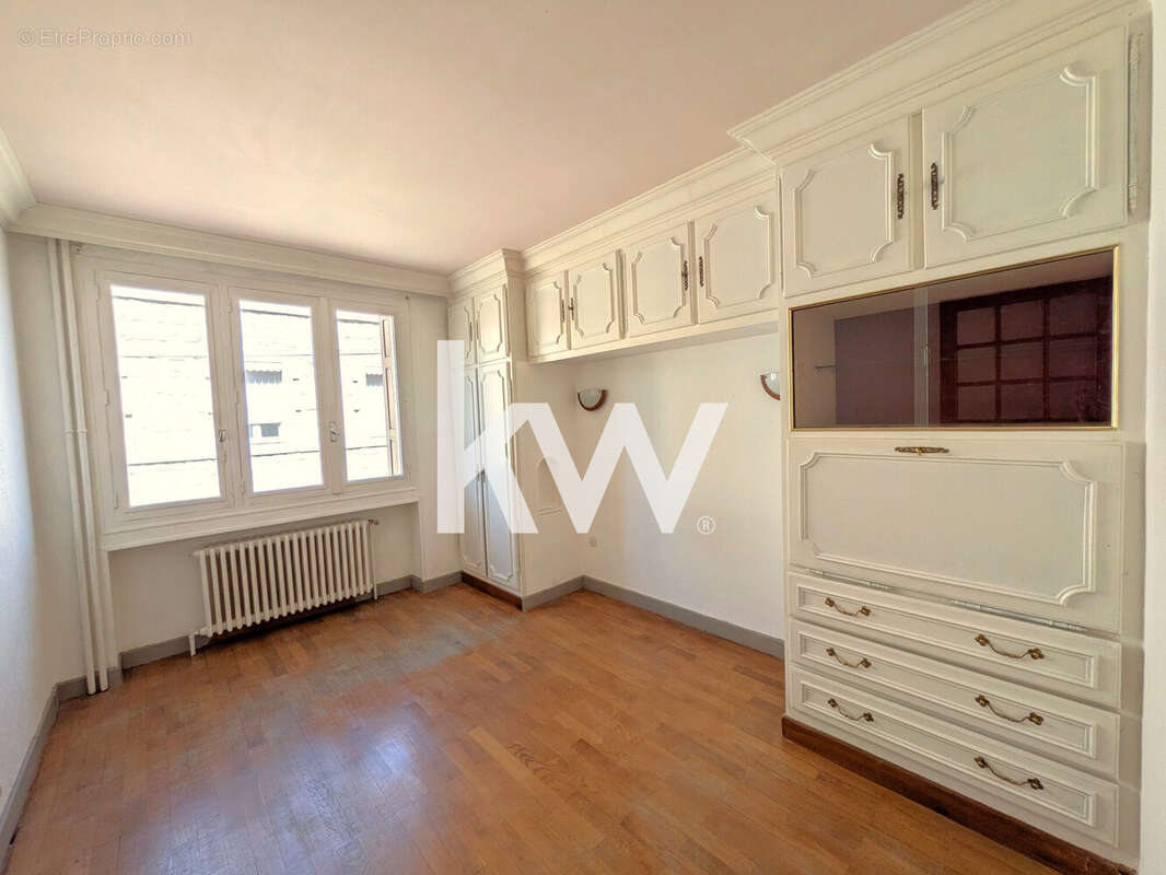 Appartement 240 m² à Saint-Bonnet-Le-Chateau  - photo 7