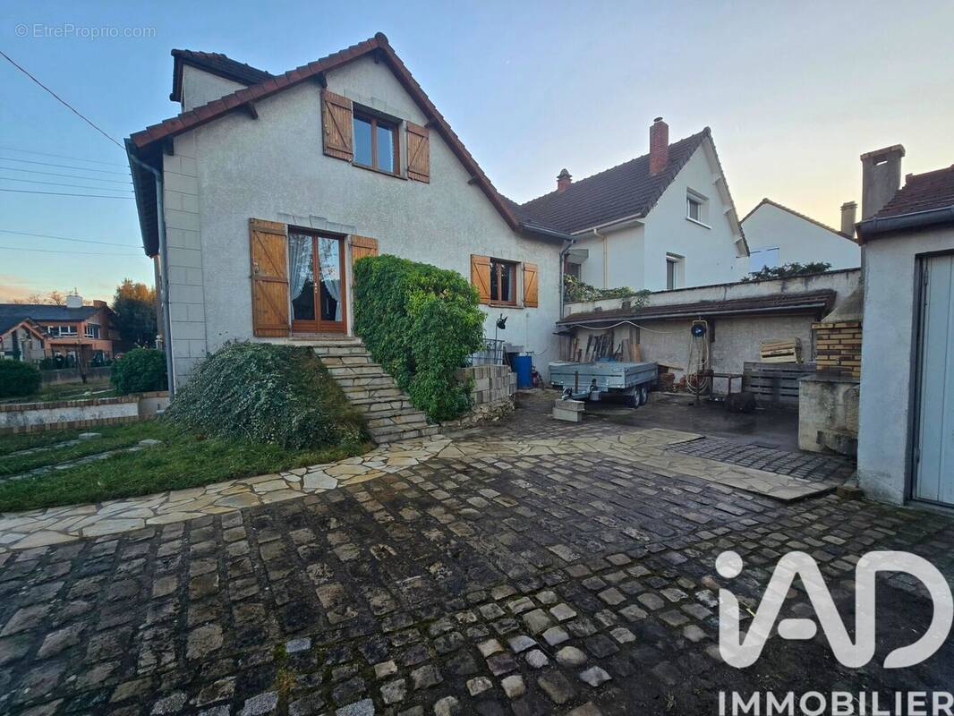 Photo 1 - Maison à SAINTE-GENEVIEVE-DES-BOIS