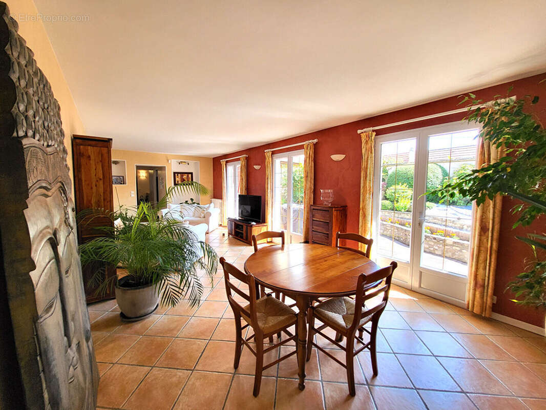 Maison à NEAUPHLE-LE-VIEUX