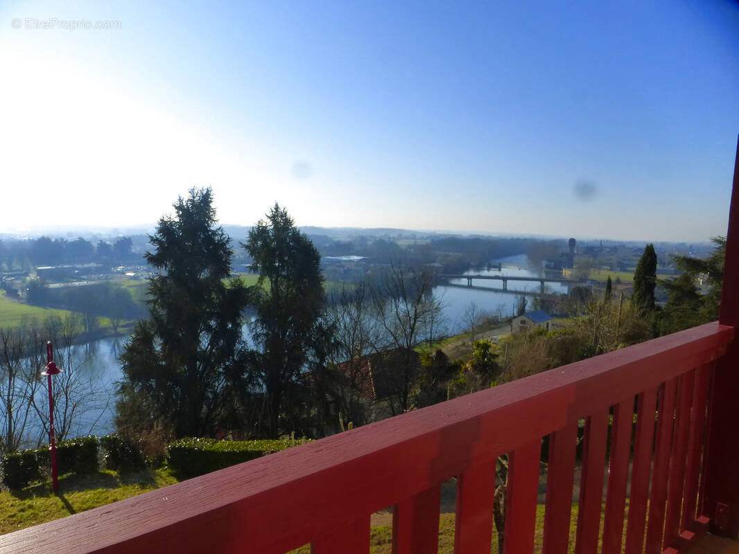 Appartement à FUMEL