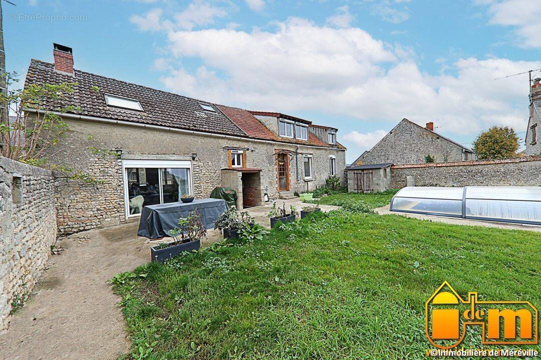 Maison à MEREVILLE