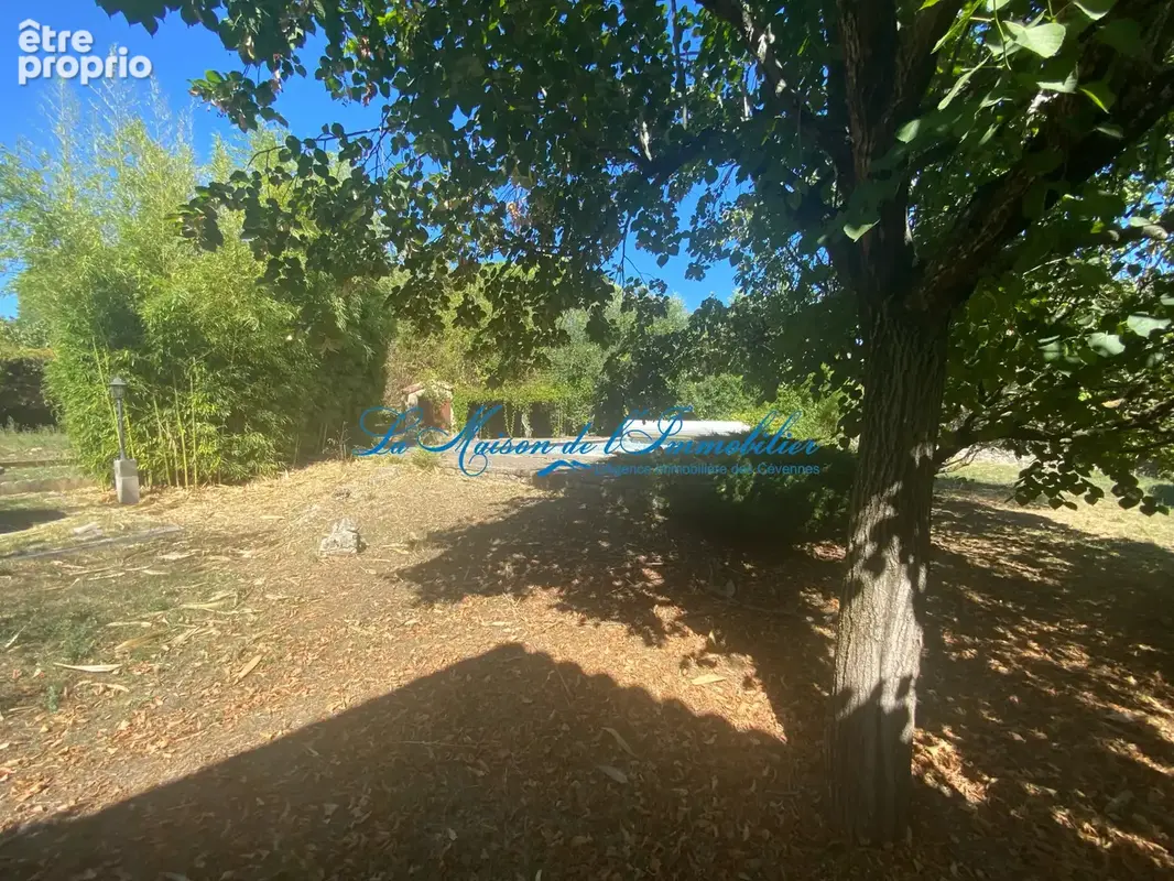 A 25 min  de NIMES, maison de plain pied F5, double garage sur un terrain de 2 277 m2 constructible - photo 3