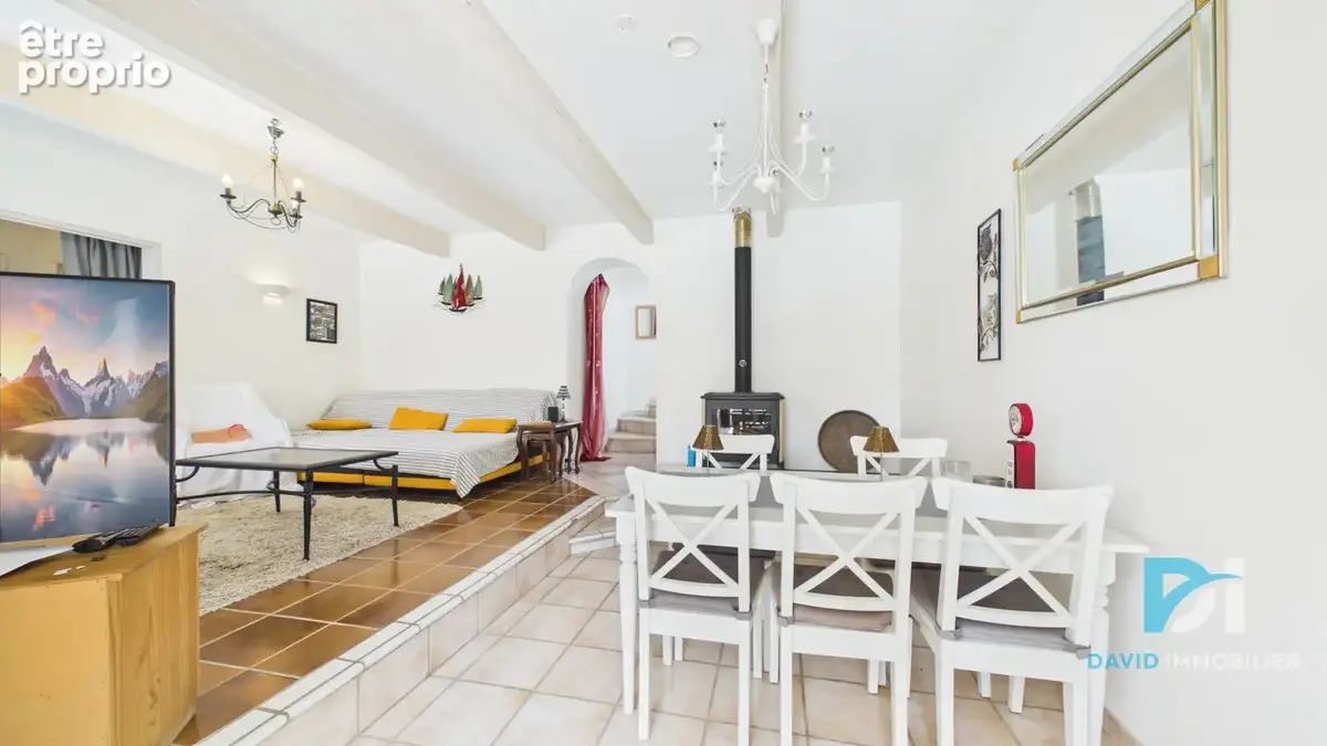 Elégante villa avec piscine sur les hauteurs - 4 chambres 164 m2 sur 610 m2 de terrain - photo 7