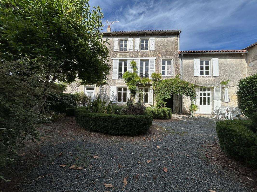 Maison à LA MOTHE-SAINT-HERAY