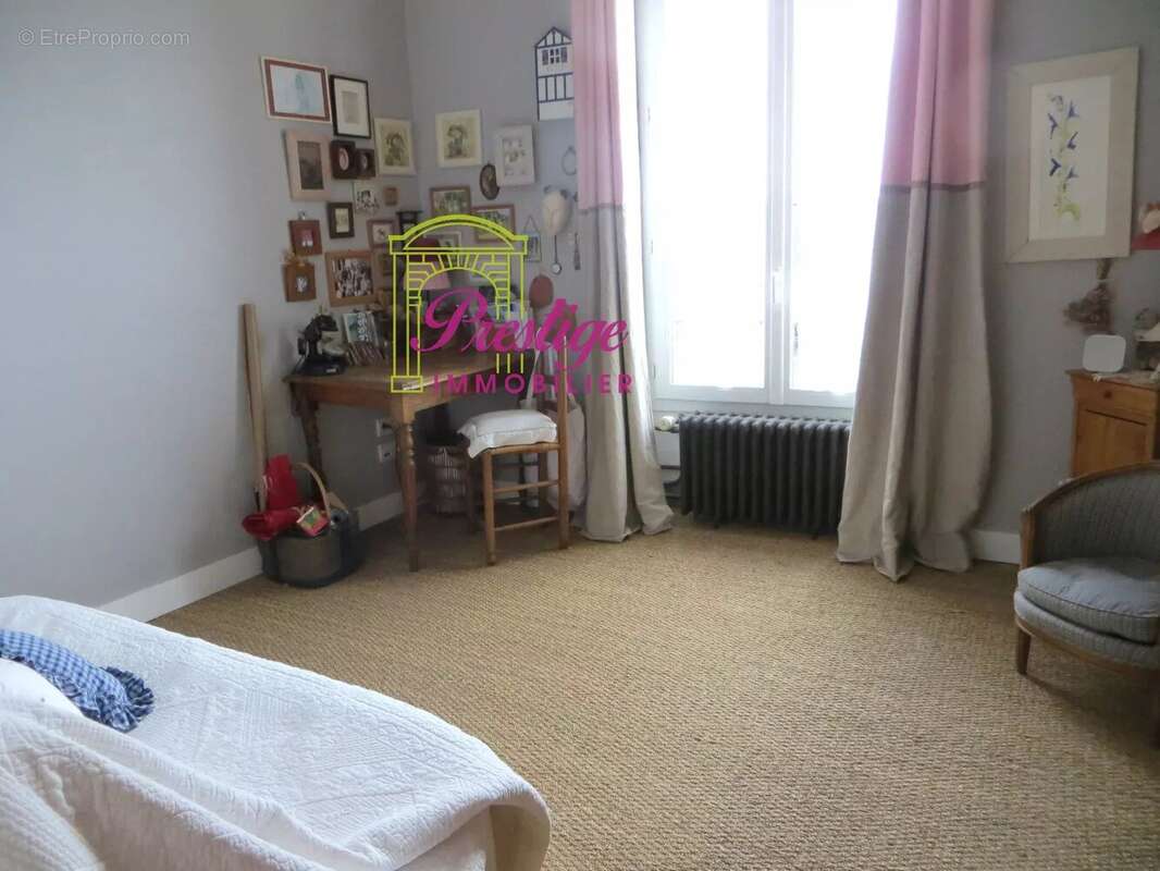 Maison à LE MESNIL-LE-ROI