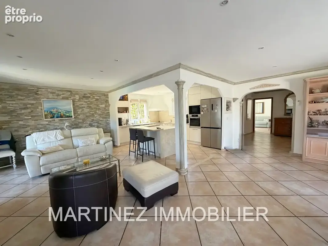 Cagnes-sur-Mer Pain de Sucre   Villa  rénovée de 236 m2 avec piscine, appartement indépendant et aperçu mer - photo 4