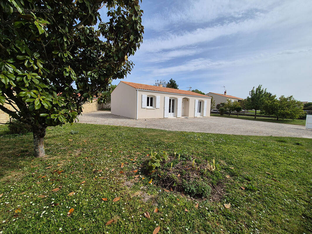 Maison à SURGERES