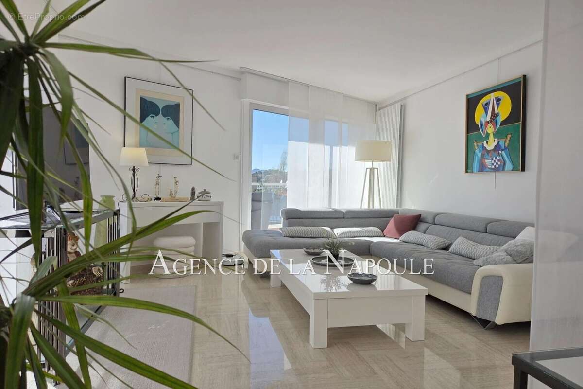 Appartement à MANDELIEU-LA-NAPOULE