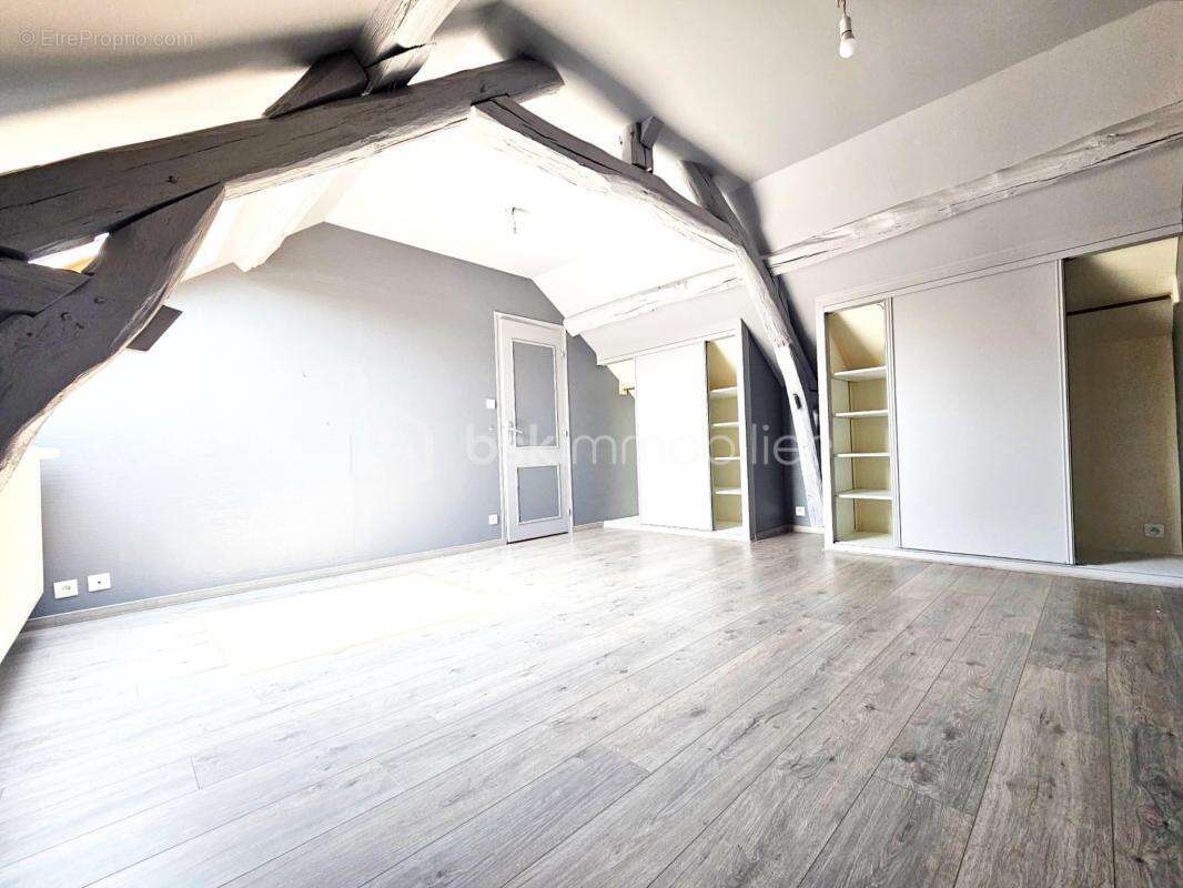 EXCEPTIONNELLE : Charme, espace et fort potentiel - 4 chambres dont une suite parentale - Piscine chauffée - Dépendances aménage - photo 16