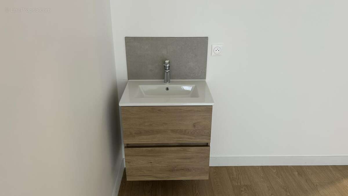 Commerce à SAINT-SYMPHORIEN-SUR-COISE