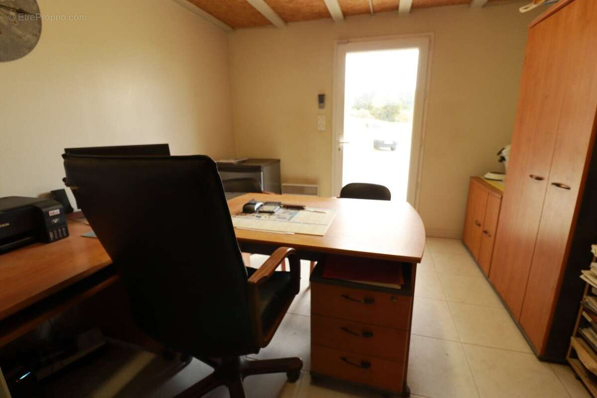 Commerce à QUARANTE