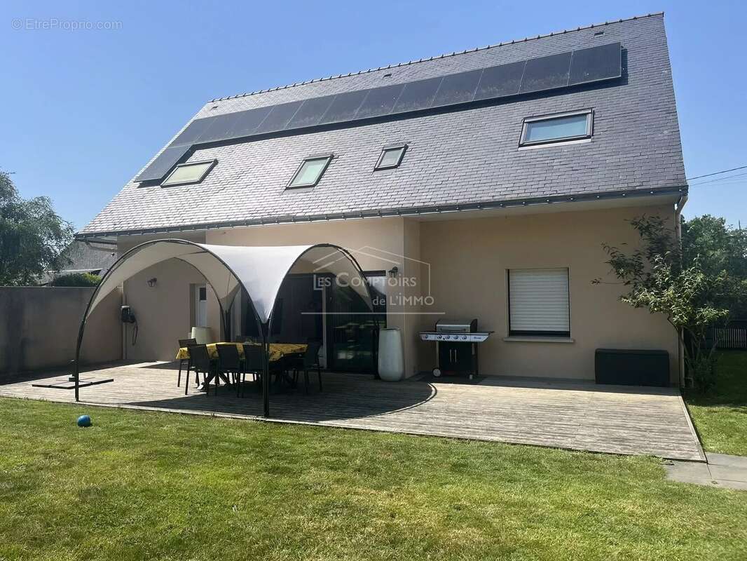 Maison à DONGES
