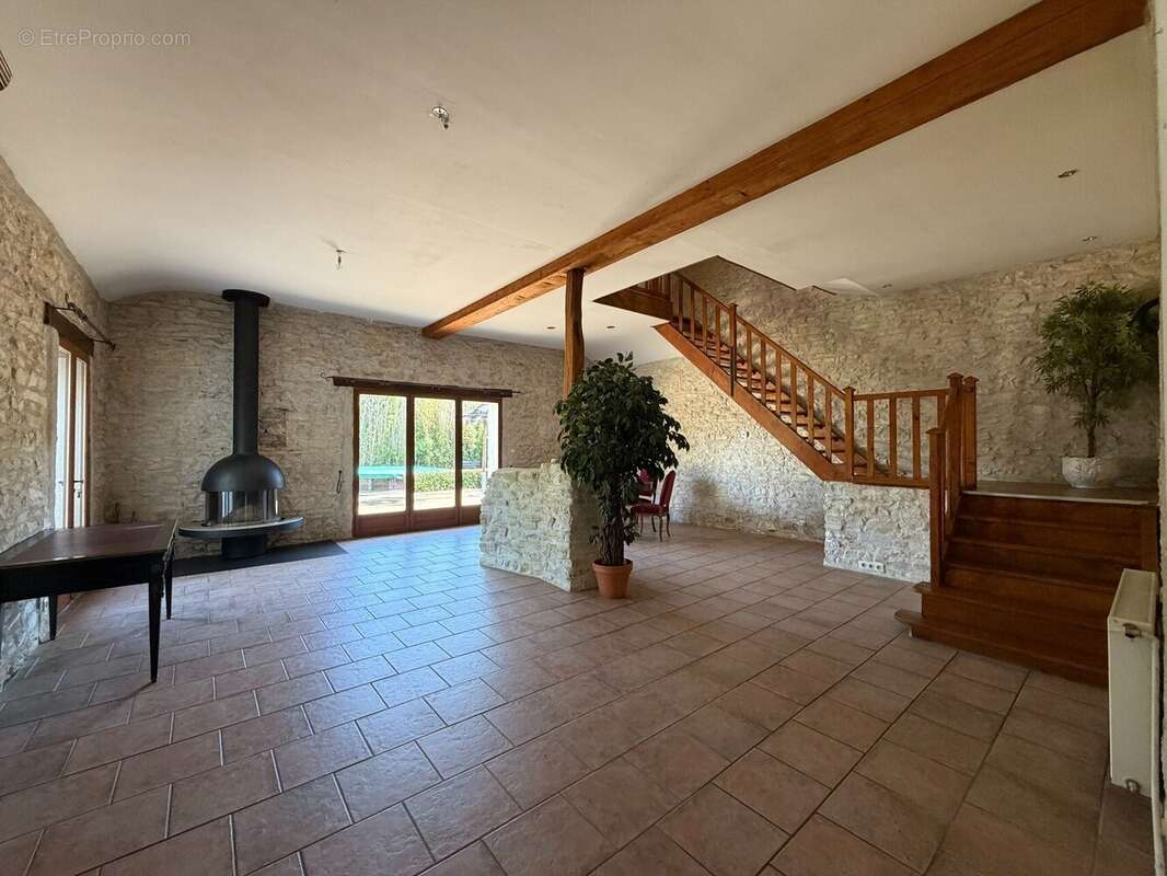 Maison 162 m² à Civray  - photo 3
