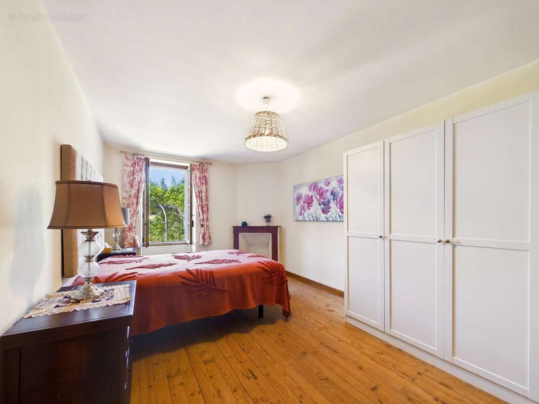 Fabuleuse maison en pierre avec piscine et joli jardin - photo 9