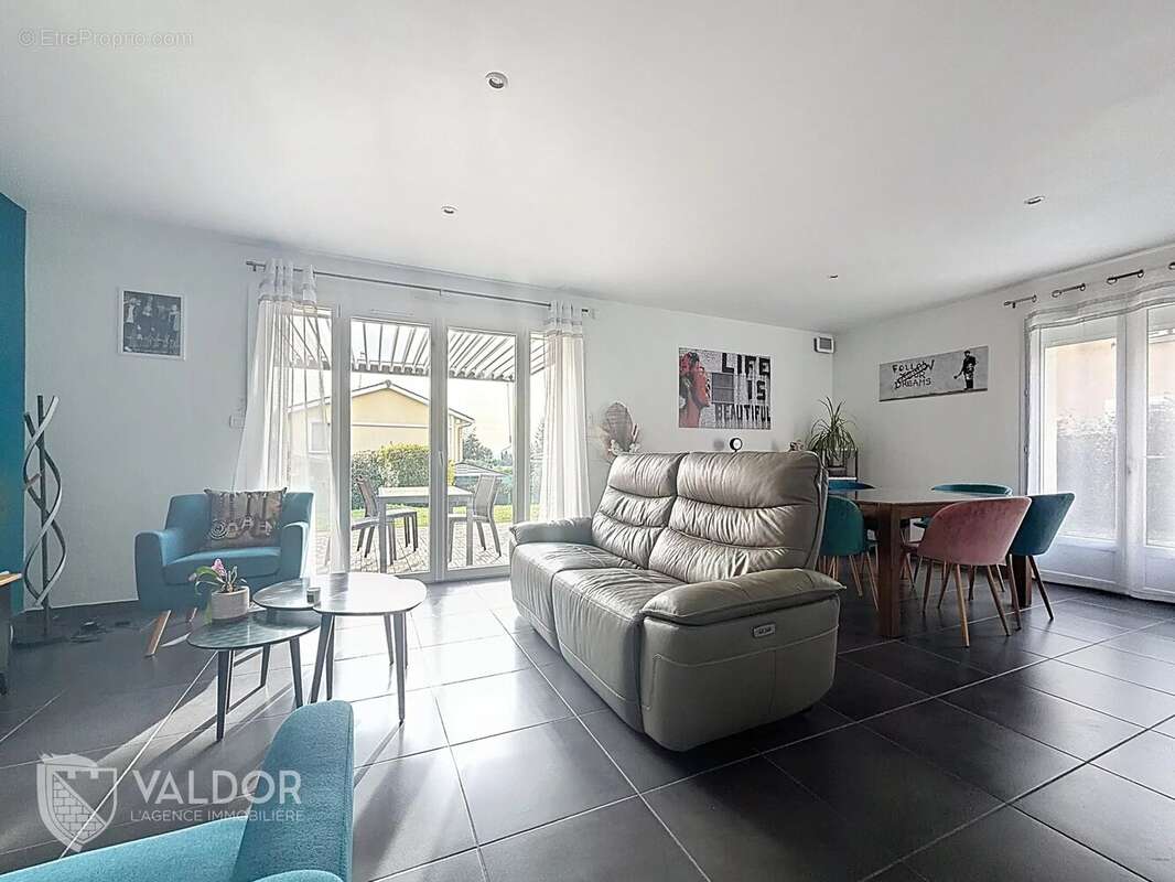 Maison à MONTMERLE-SUR-SAONE