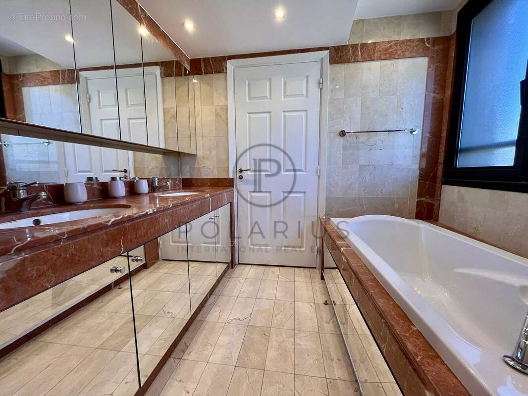 Appartement à SAINT-LAURENT-DU-VAR