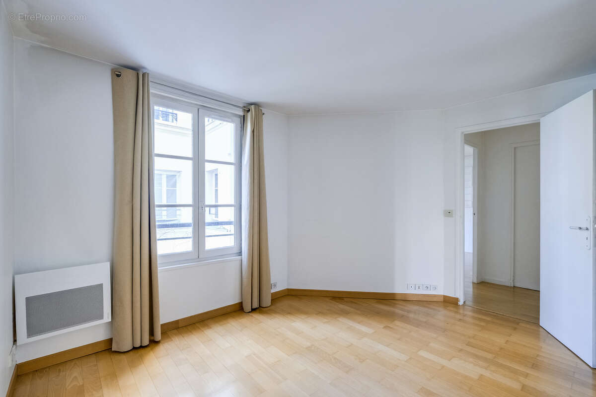 Appartement à PARIS-3E