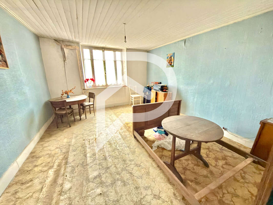 Maison à NEUILLY-L'EVEQUE