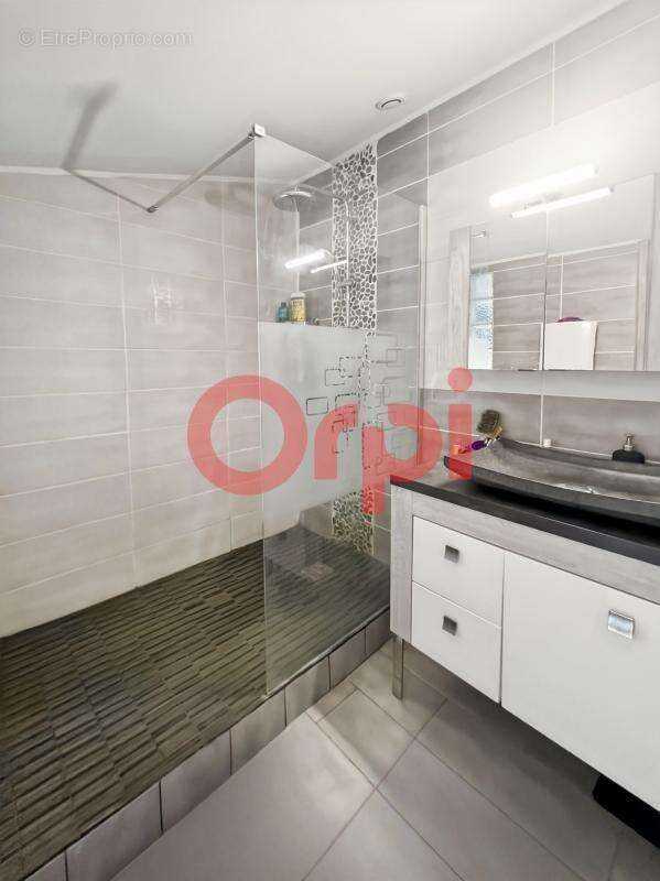 Appartement à VENELLES