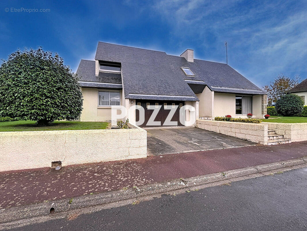 Maison à SAINT-HILAIRE-DU-HARCOUET