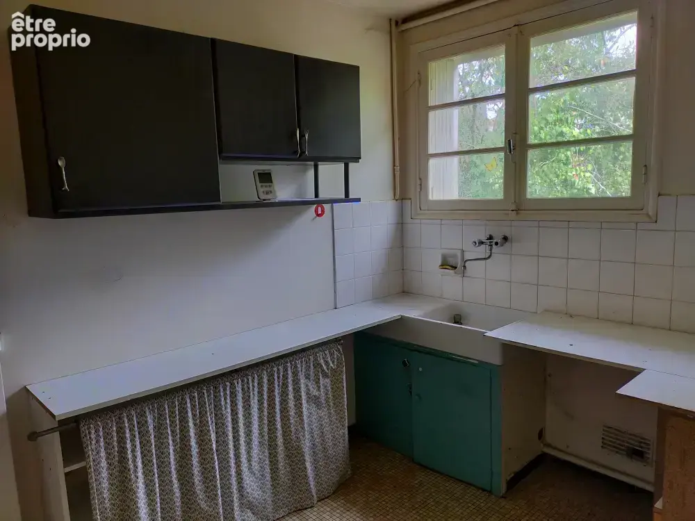 Maison sur un étage à rénover entièrement sur un terrain clôturé de 400 m2  proche de tout commerce - photo 5
