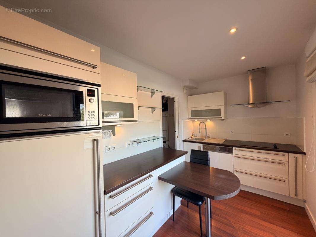 « Exceptionnel appartement de 90 m² dans le quartier recherché de Saint-Éloi, à La Rochelle – Résidence de standing, calme, lumi - photo 9