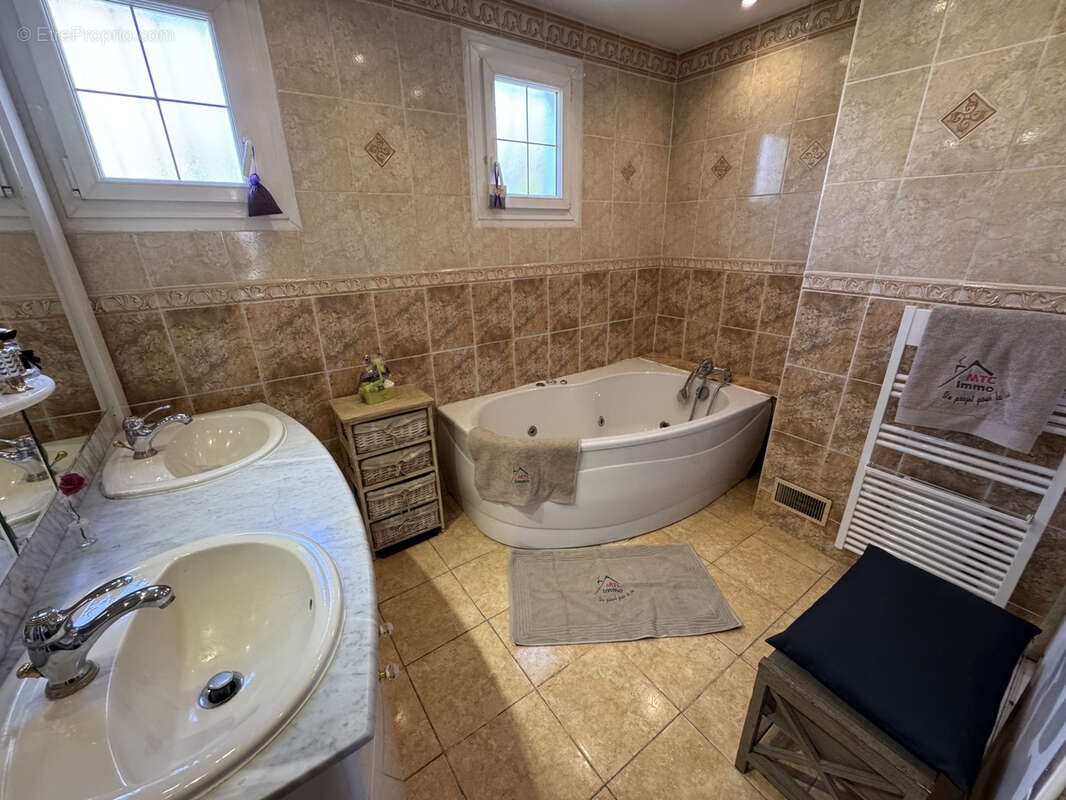 Maison à CHARVIEU-CHAVAGNEUX