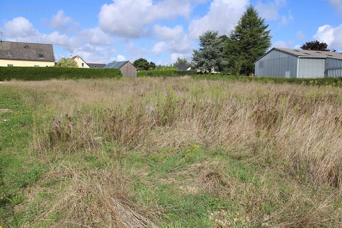Terrain à BAIS