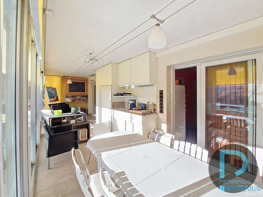 Appartement à PERONNAS